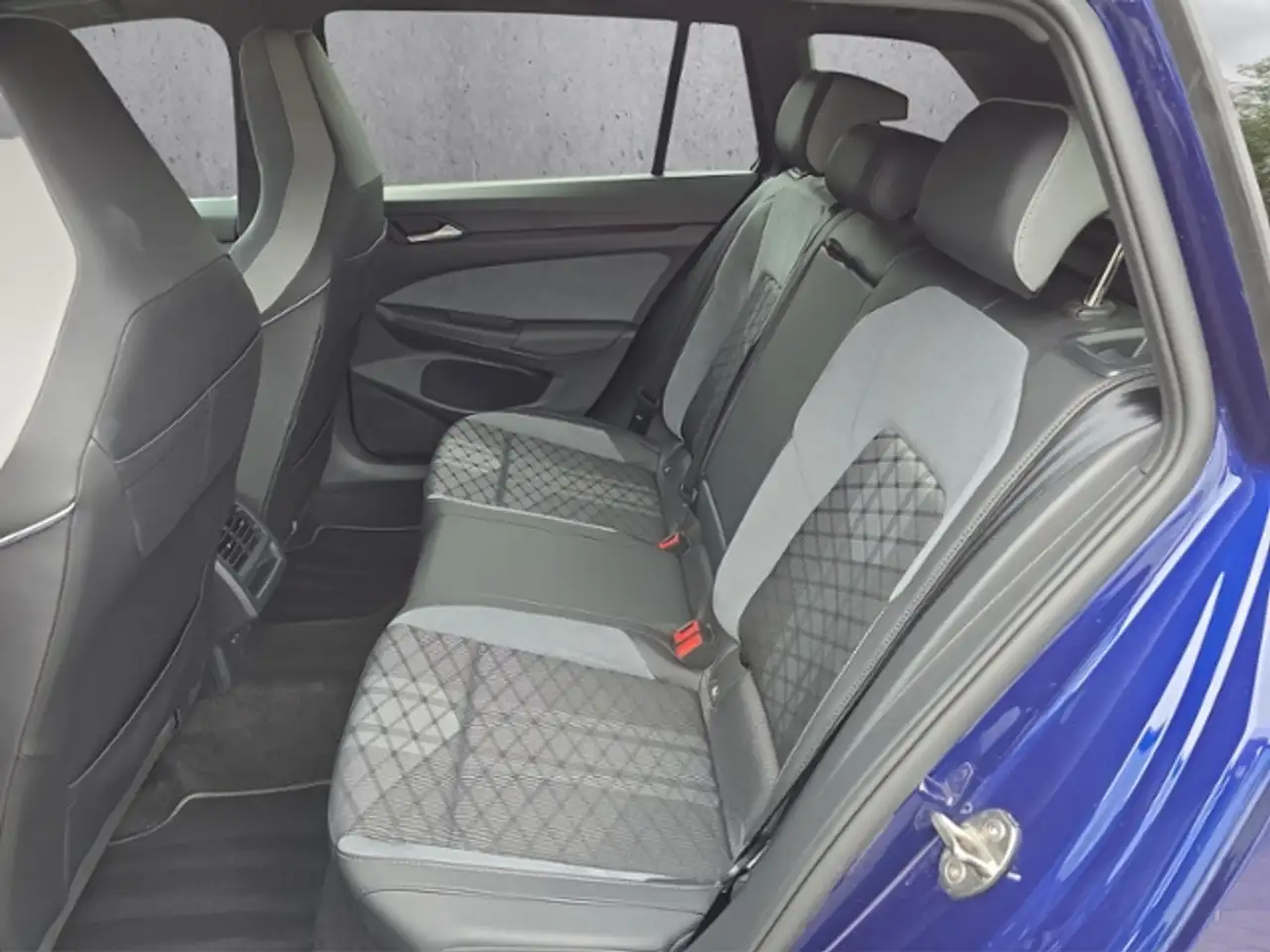 Volkswagen Golf Variant VIII 1.5 eTSI R-Line+LED+NAVI+RFK 9