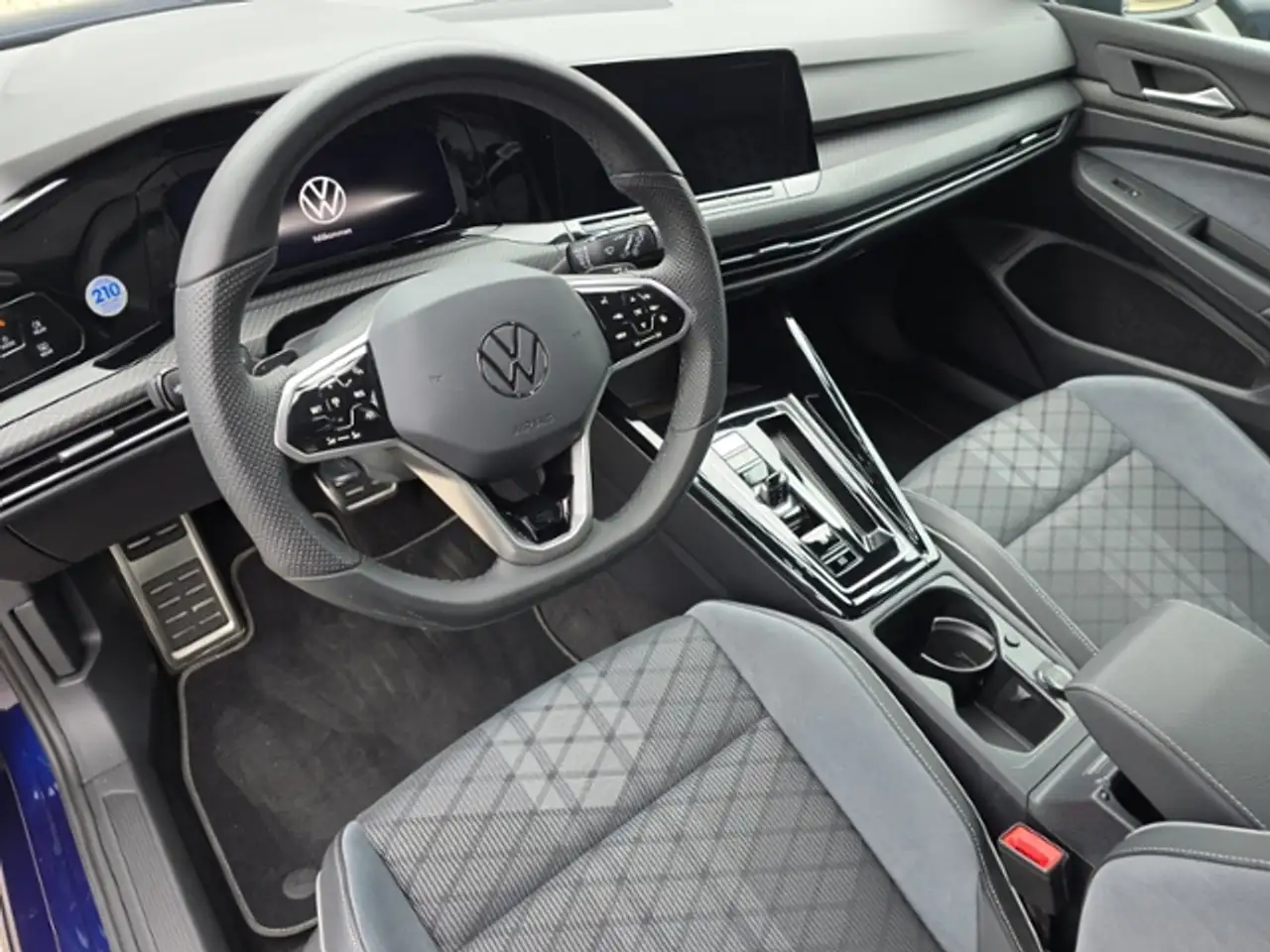 Volkswagen Golf Variant VIII 1.5 eTSI R-Line+LED+NAVI+RFK 7