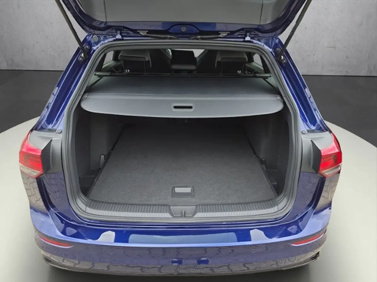 Volkswagen Golf Variant VIII 1.5 eTSI R-Line+LED+NAVI+RFK 16