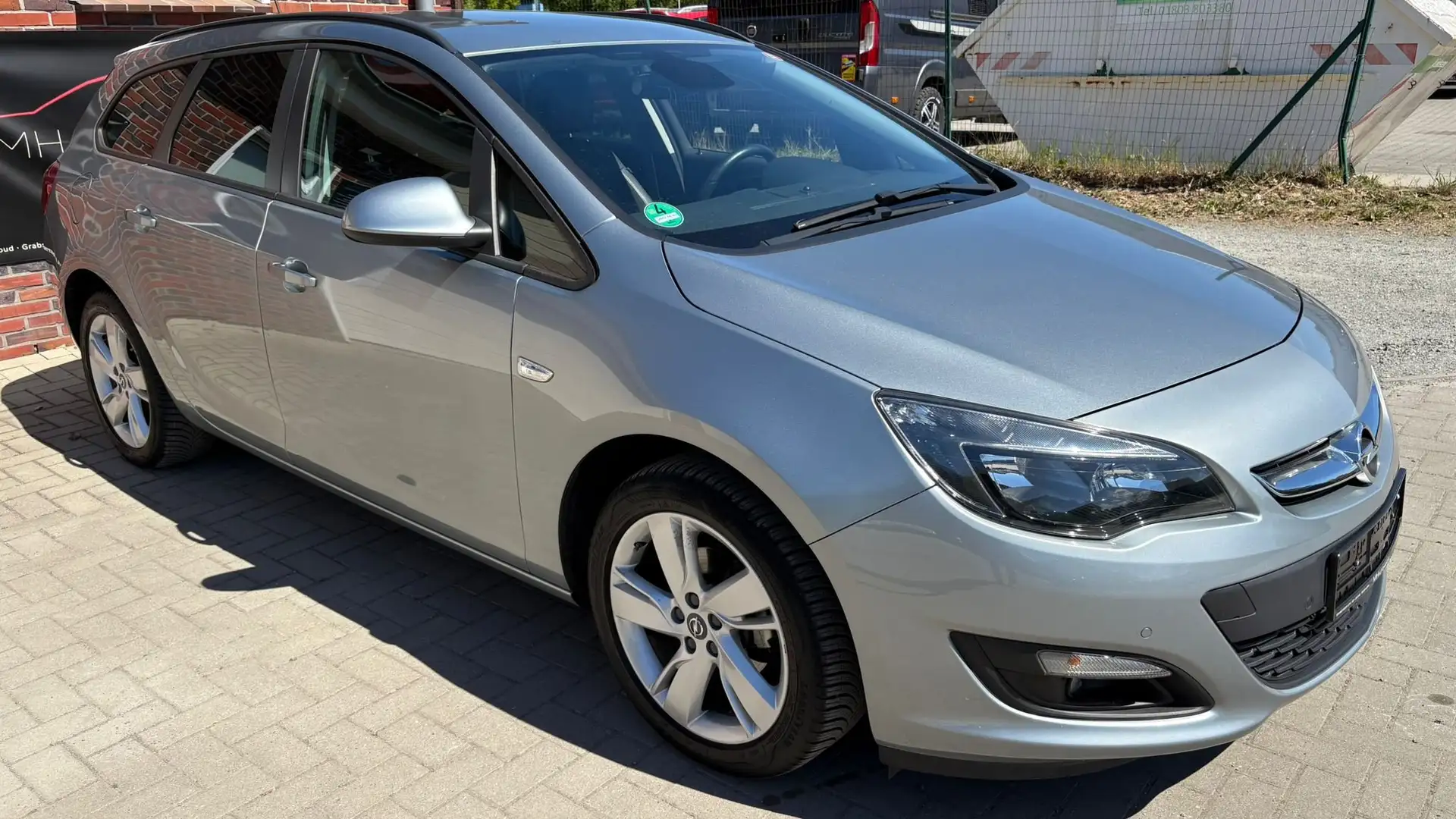 Opel Astra J Style 1.4*WenigKm*AHK*TopGepflegt*Finanzierung* Grigio - 2