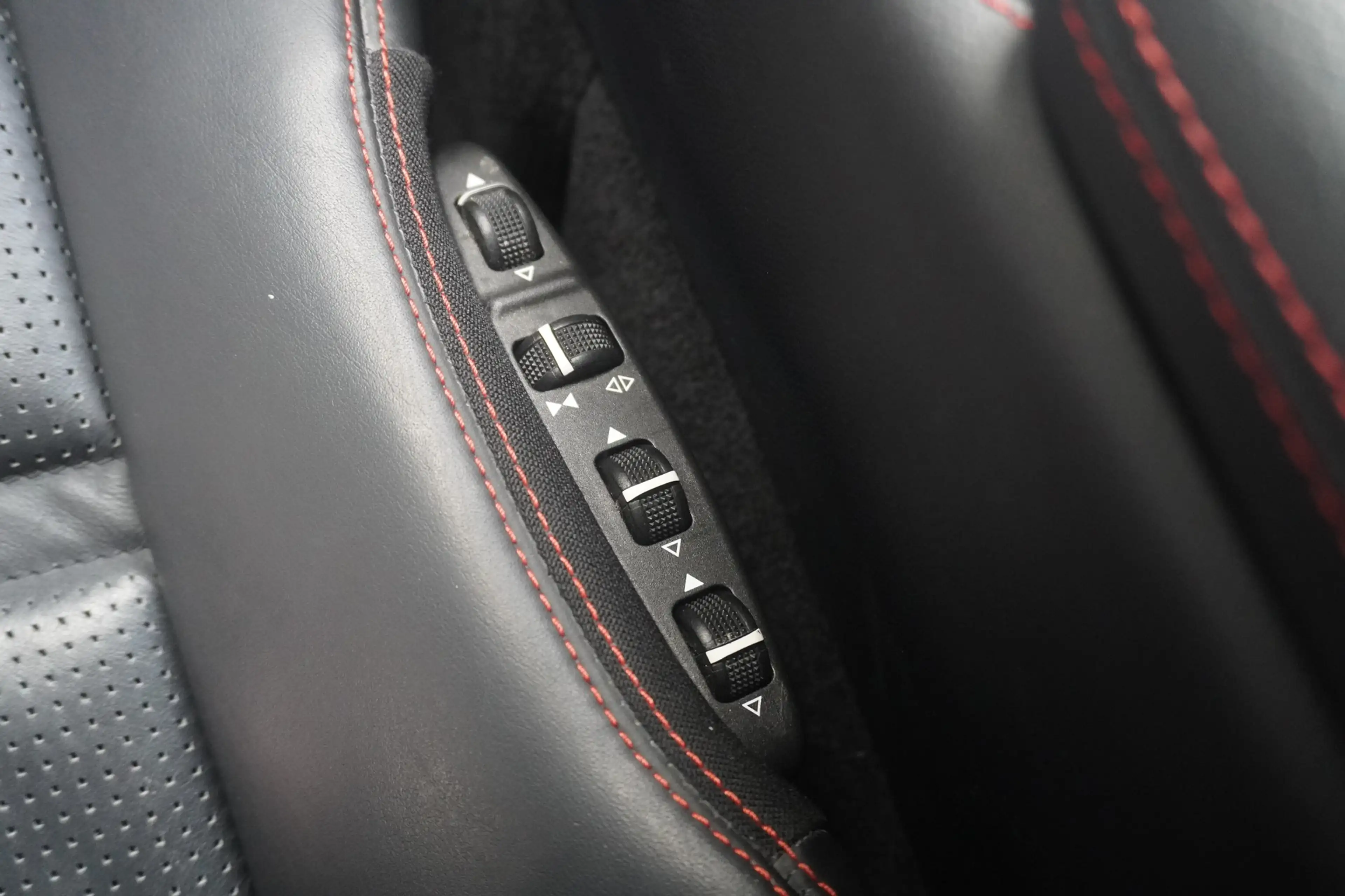 Mercedes-Benz CLS 400 4Matic AMG Line Standheizung Airmatic — photo 14