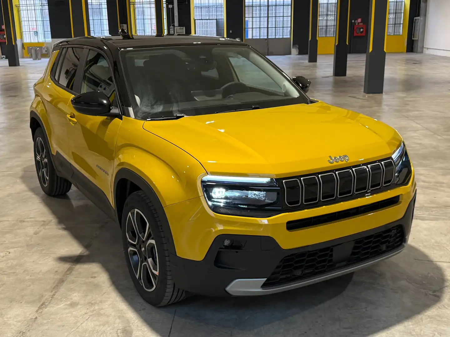 Jeep Avenger 1.2 turbo Summit fwd 100cv Goud - 1