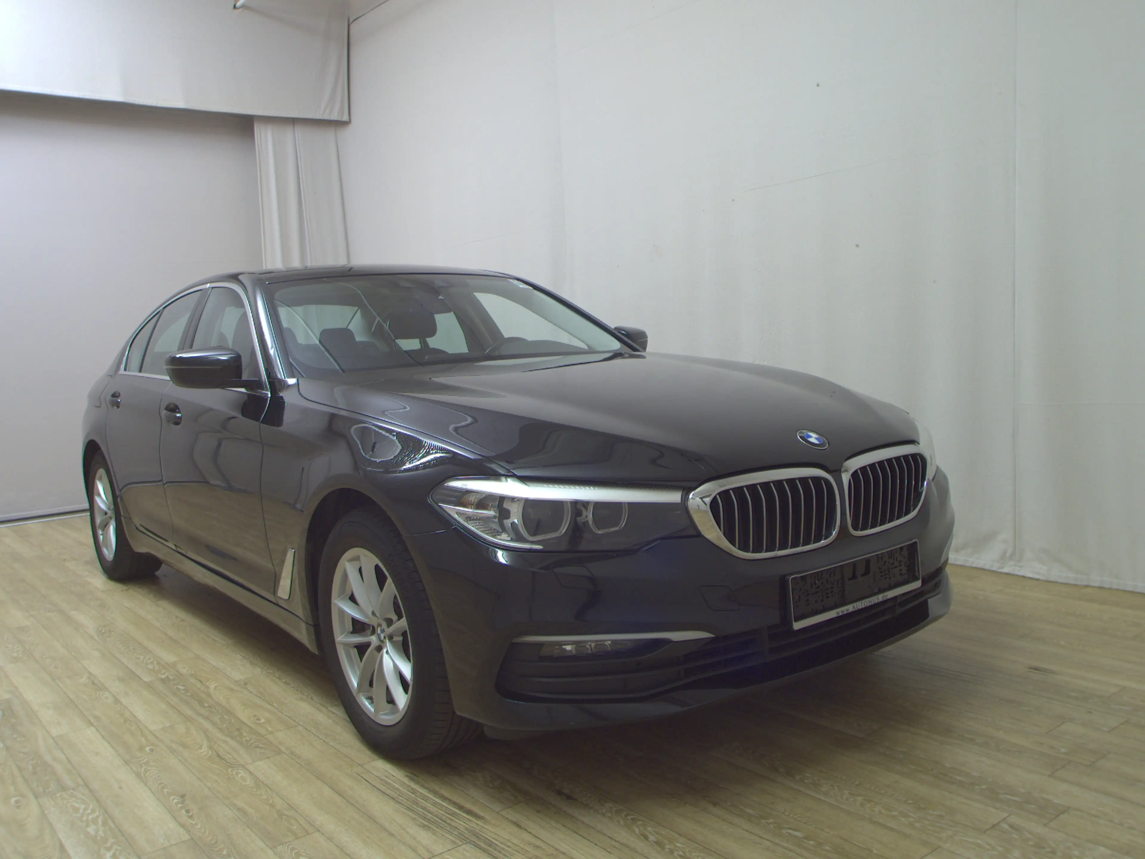 BMW 520 dA Navi LED AHK PDC SHZ — photo 3
