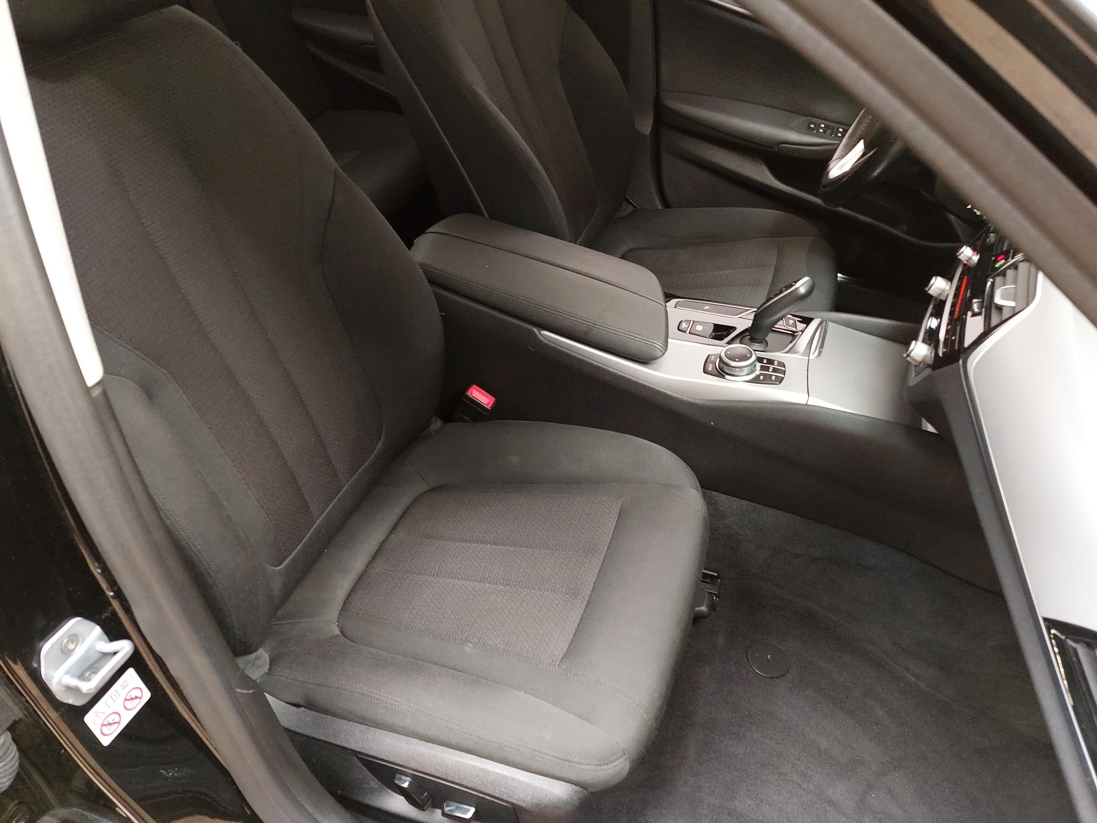 BMW 520 dA Navi LED AHK PDC SHZ — photo 10