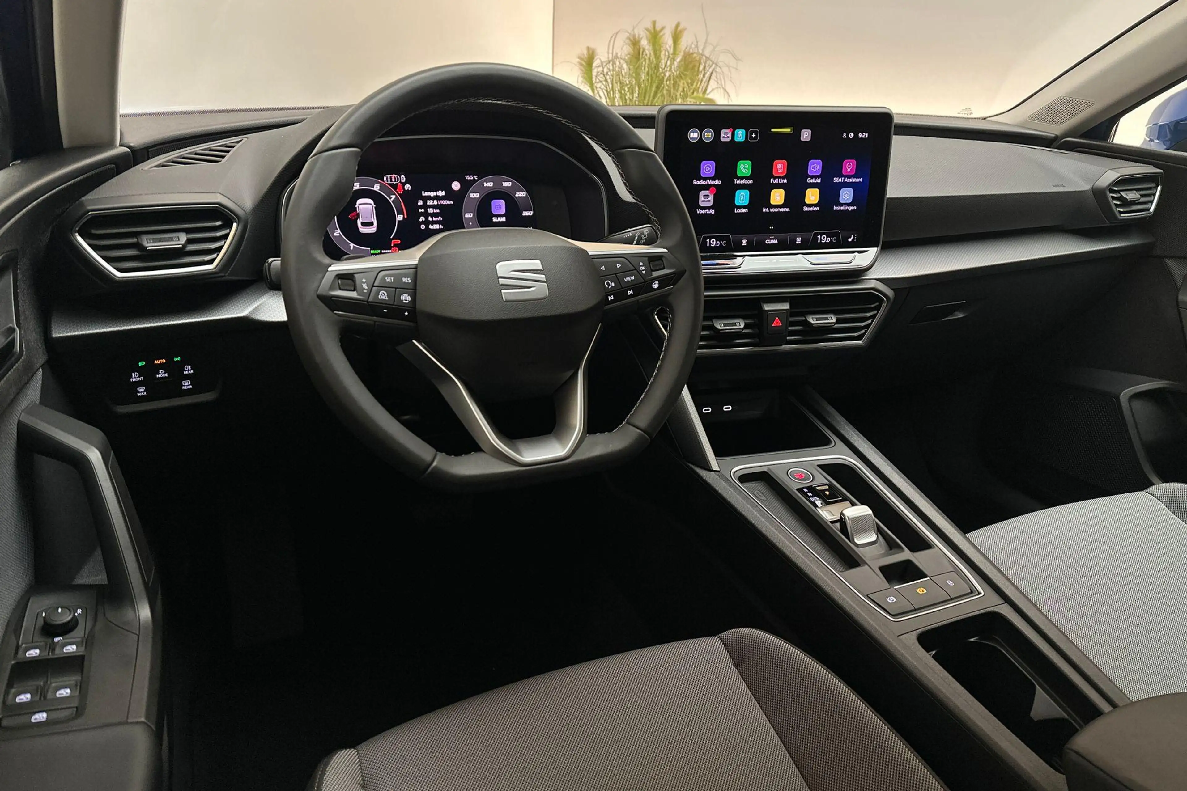 SEAT Leon e-Hybrid Sportstourer Style 1.5 TSI DSG — photo 3