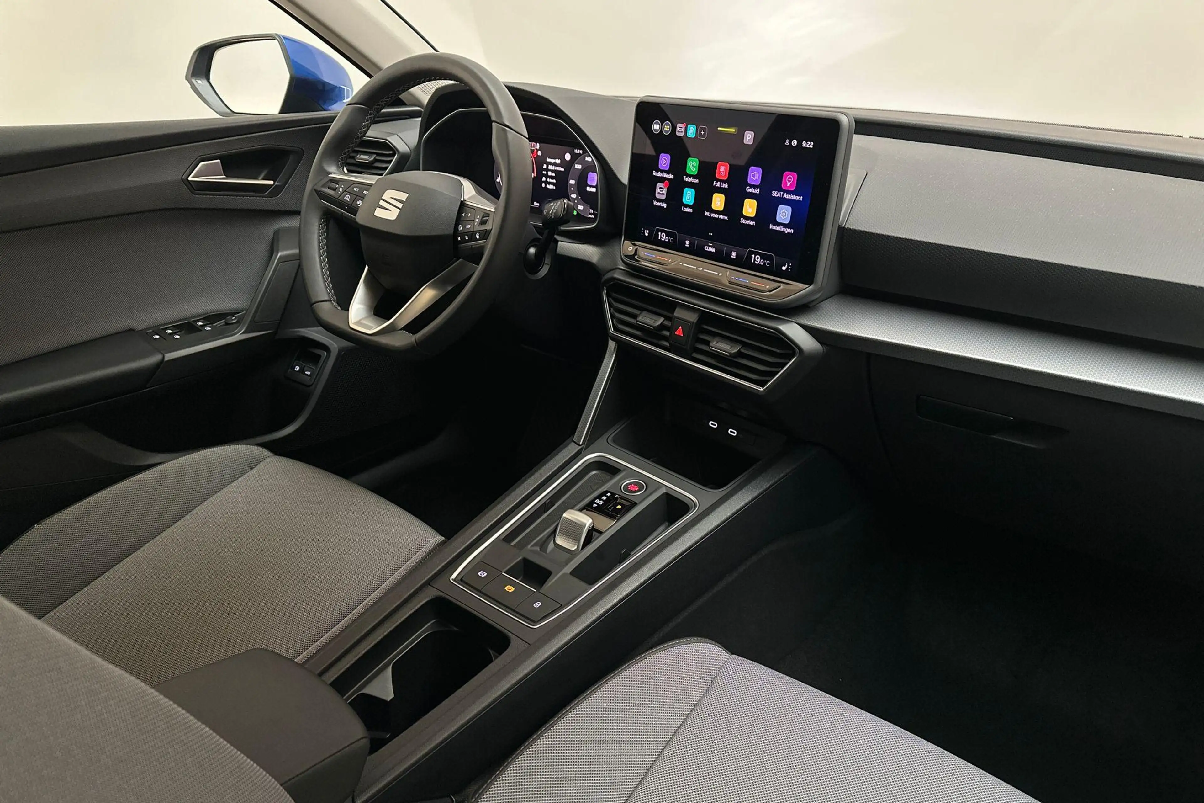 SEAT Leon e-Hybrid Sportstourer Style 1.5 TSI DSG — photo 13