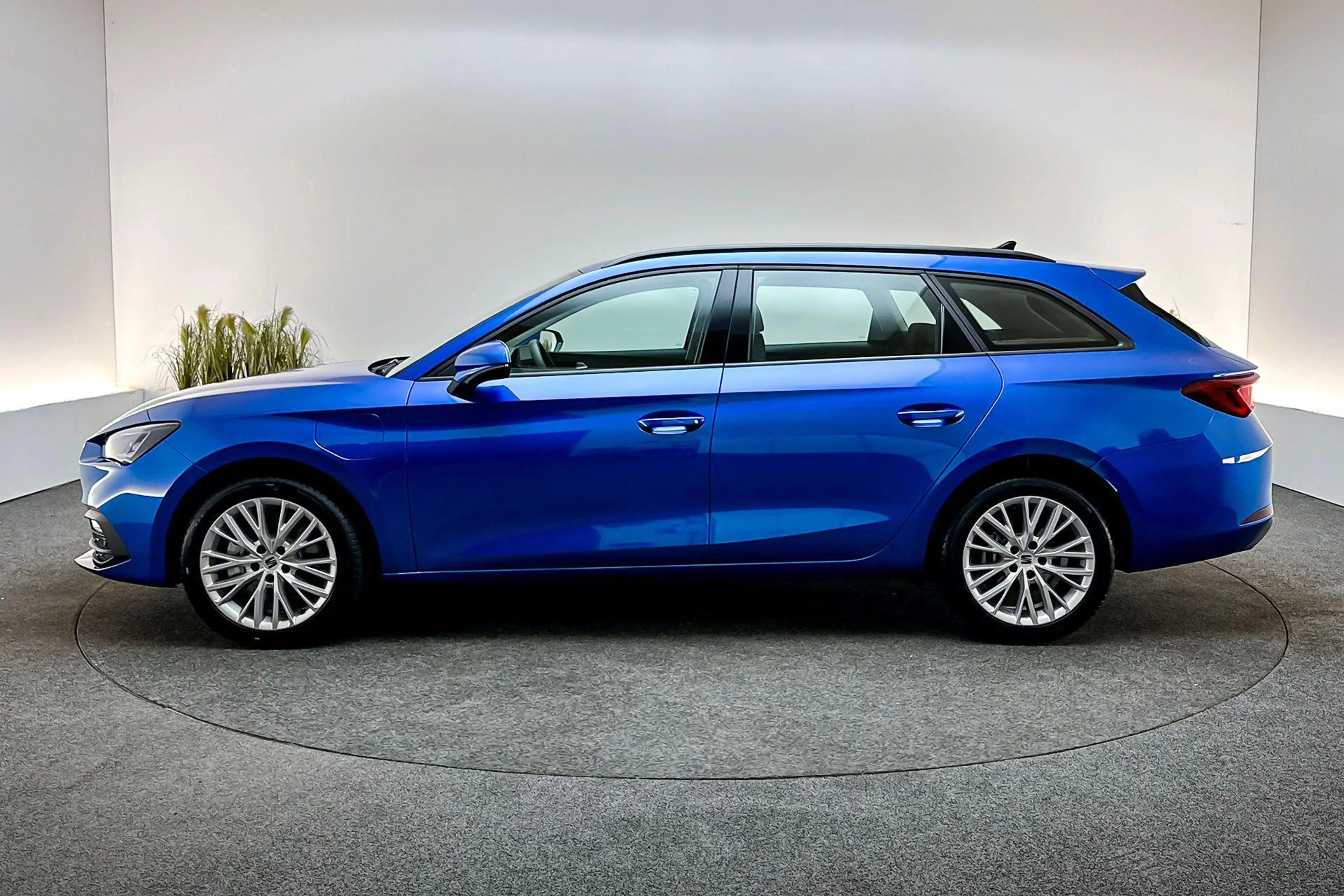 SEAT Leon e-Hybrid Sportstourer Style 1.5 TSI DSG — photo 6