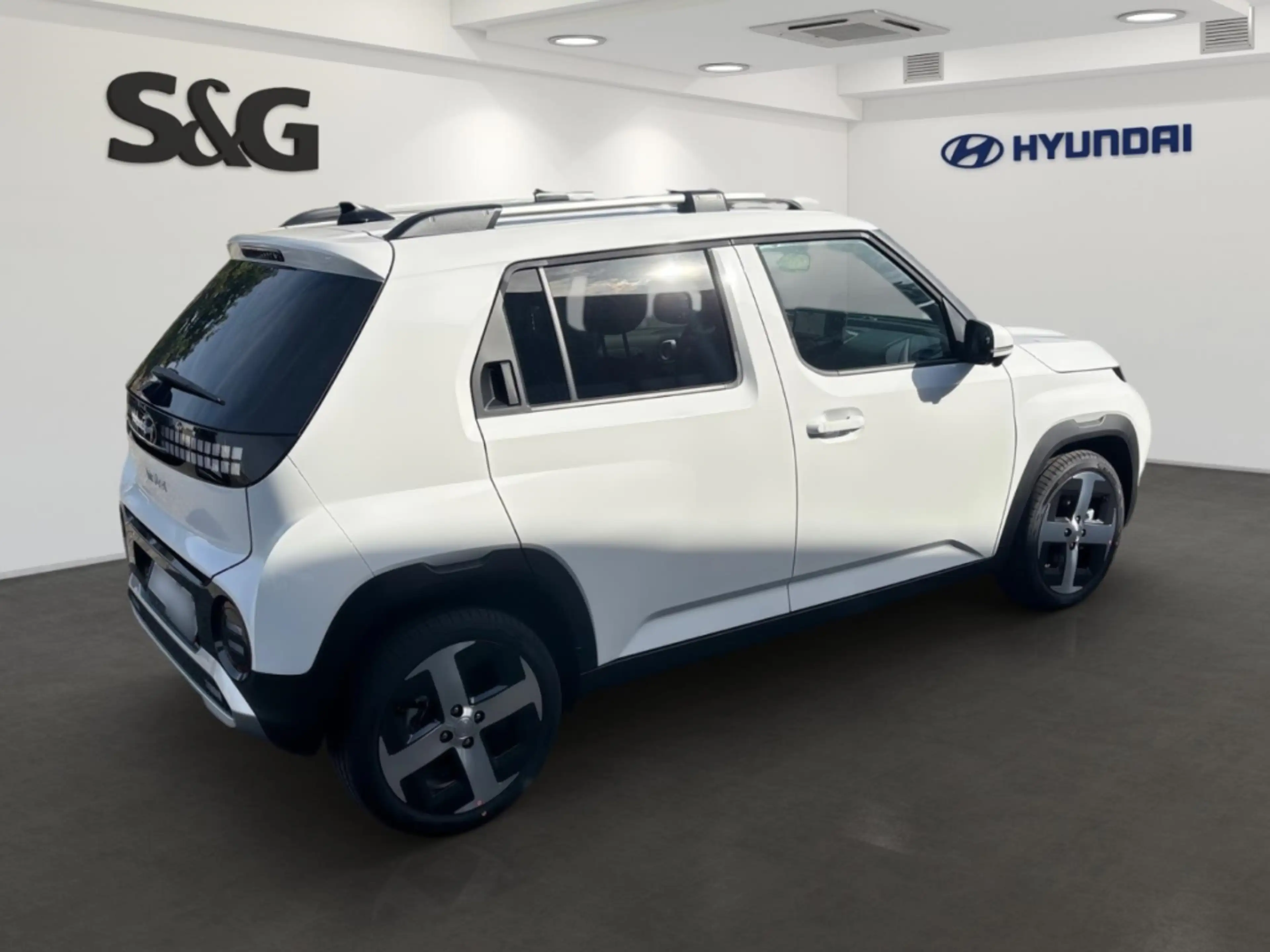 Hyundai Inster Elektro 85 kW FWD Prime*V2L-Paket*Glas-Schiebedach — photo 3