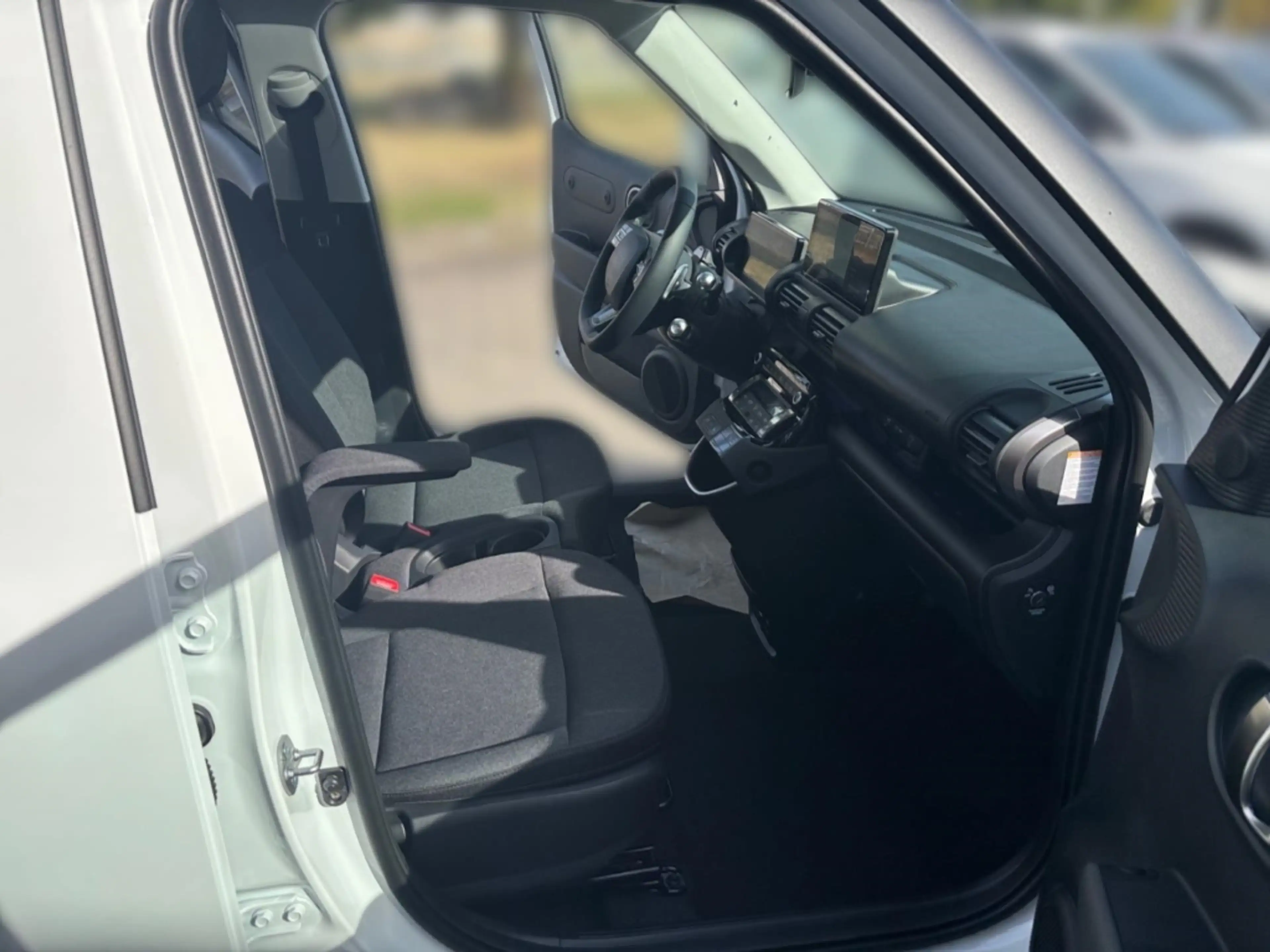 Hyundai Inster Elektro 85 kW FWD Prime*V2L-Paket*Glas-Schiebedach — photo 14