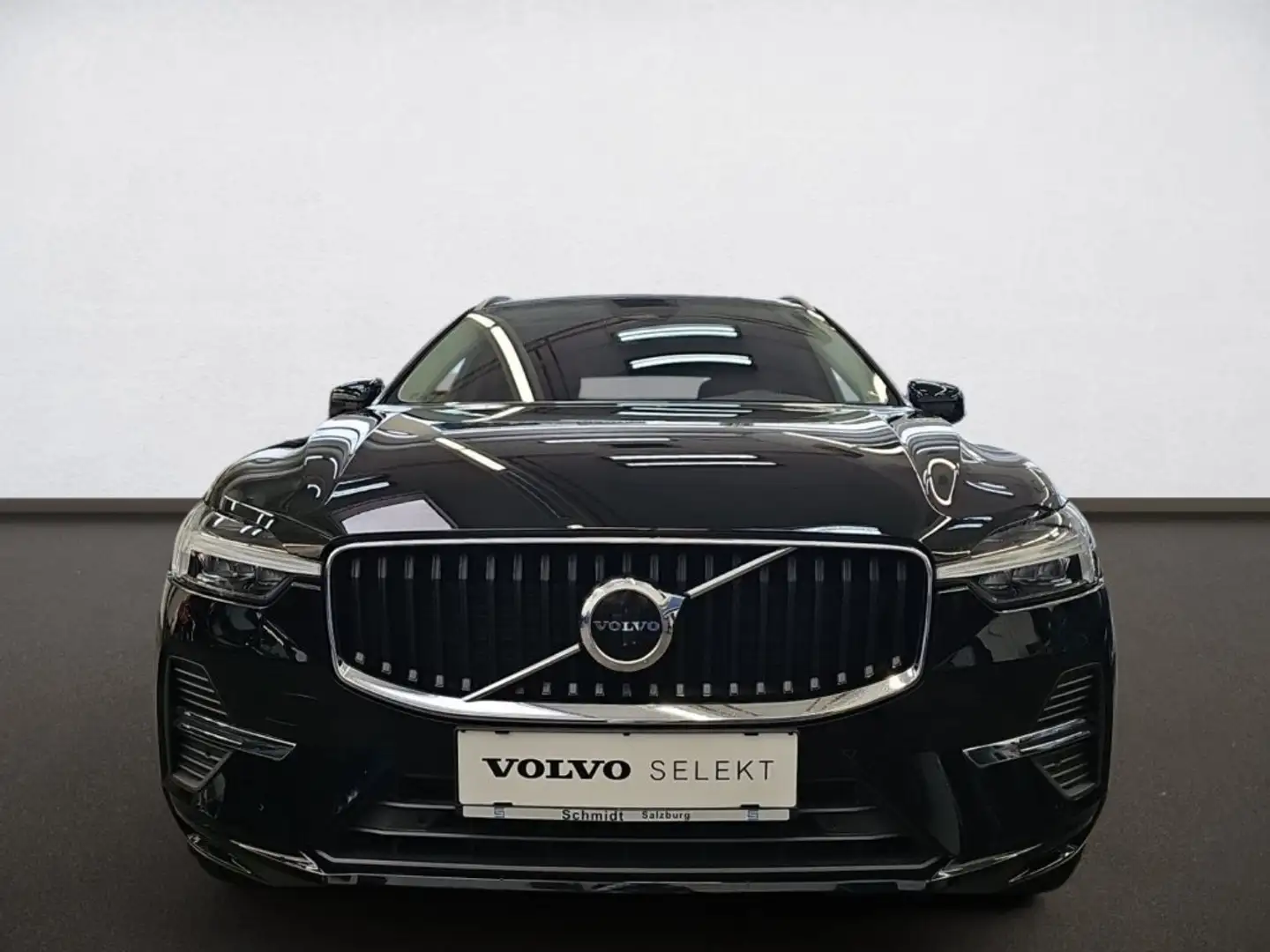 Volvo XC60 B4 Momentum Pro AWD Geartronic Schwarz - 2