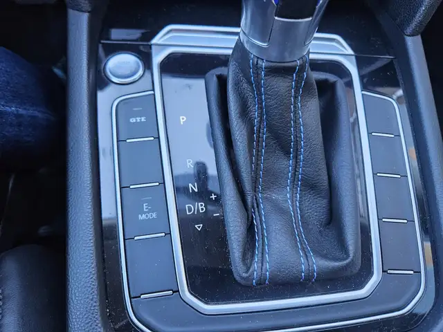 Volkswagen Passat view 19
