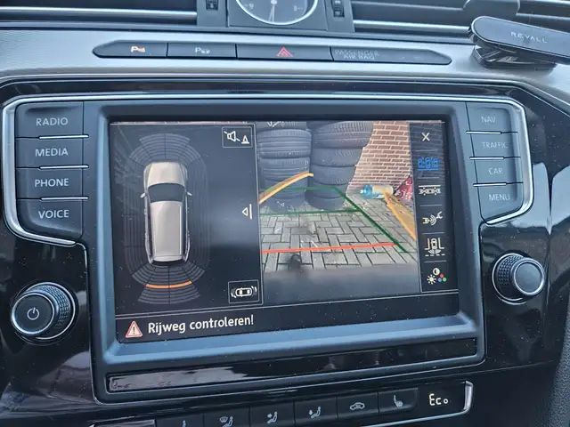 Volkswagen Passat view 25