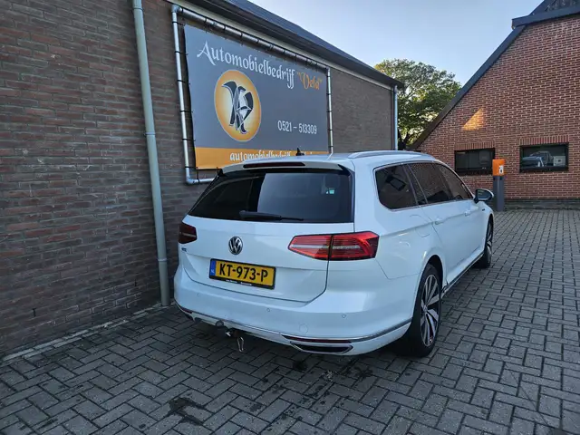Volkswagen Passat view 26