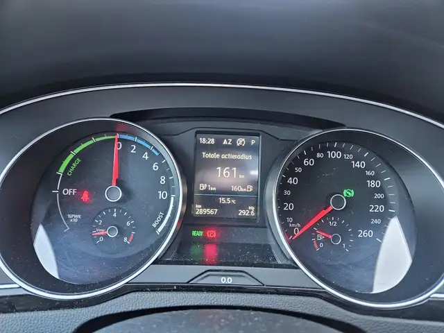 Volkswagen Passat view 8