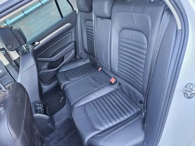 Volkswagen Passat view 24