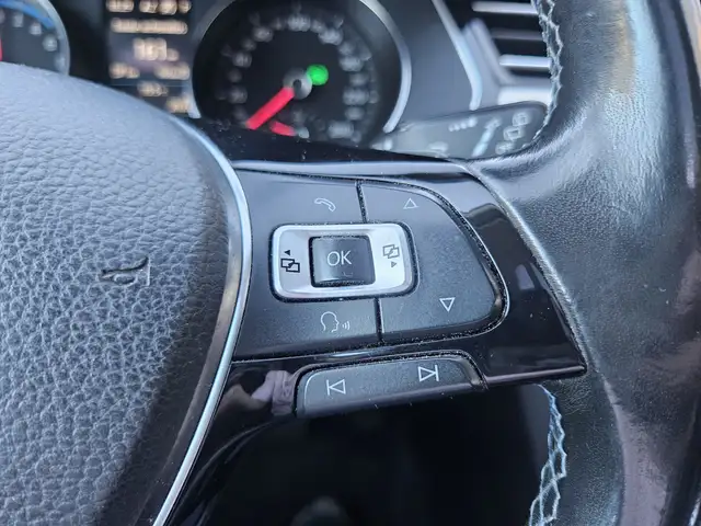 Volkswagen Passat view 22