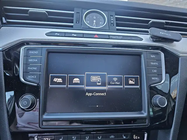 Volkswagen Passat view 9