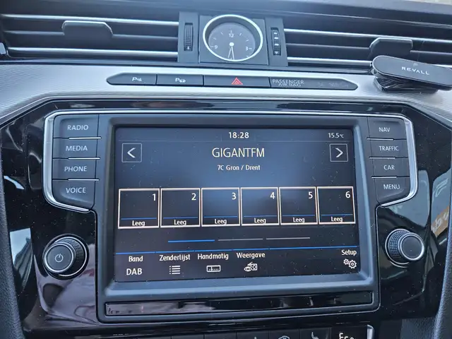 Volkswagen Passat view 10