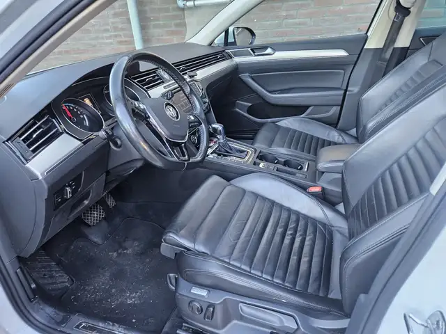 Volkswagen Passat view 6