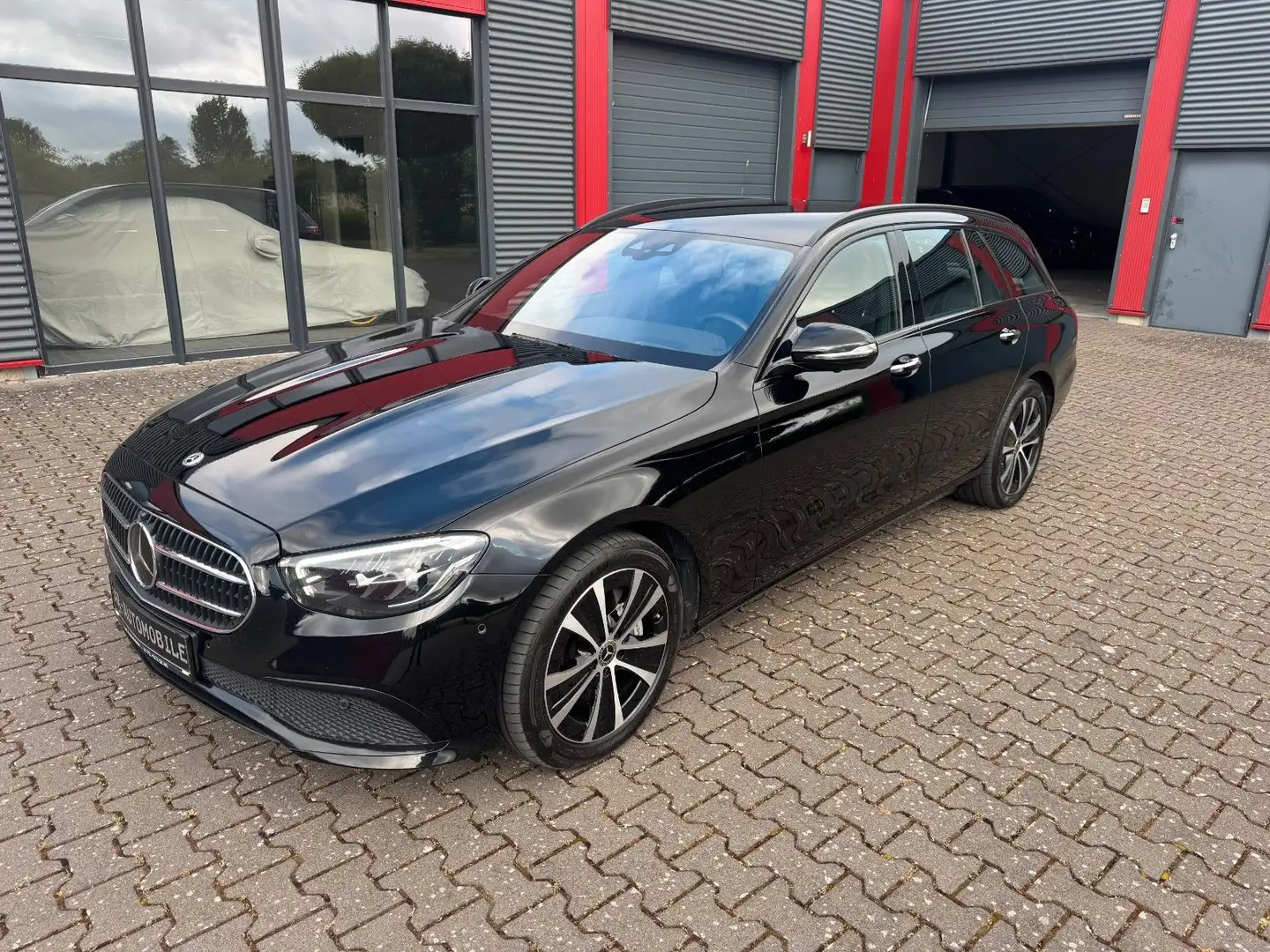 Mercedes-Benz E 300 T de Leder LED Head-Up AHK Buermester Nigh Negro - 1