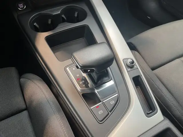 Audi A4 view 11