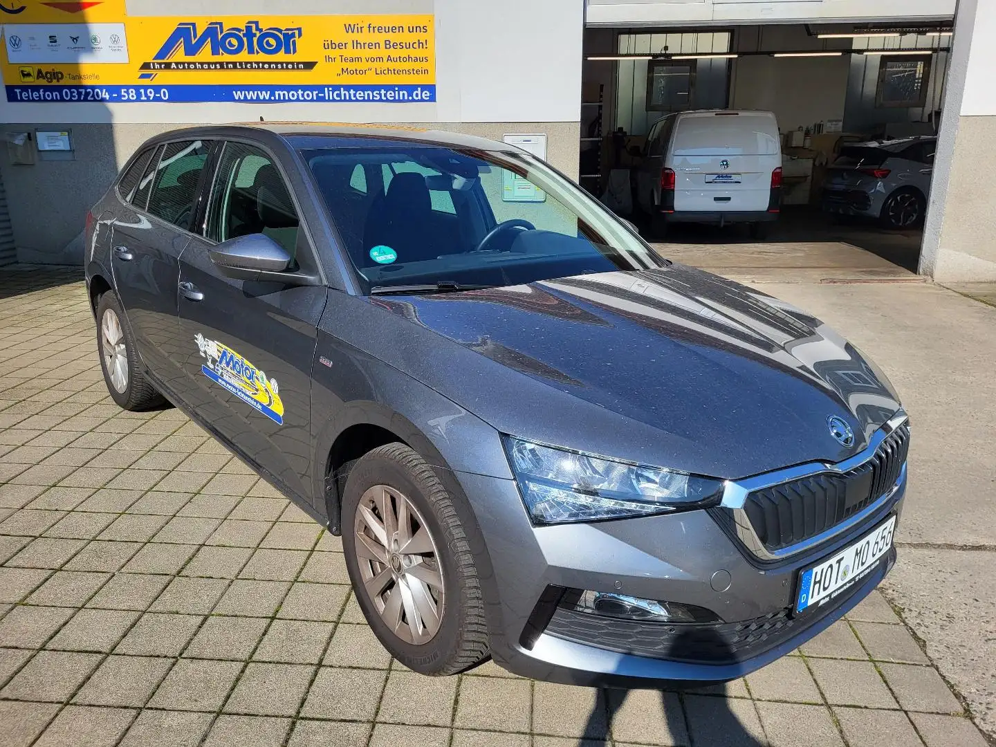 Skoda Scala Ambition 16"LM 2AC+ Navi behFS 4PDC SunSet FSE Grau - 1