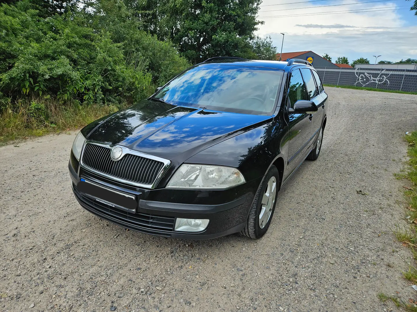 Skoda Octavia Octavia Combi 2.0 FSI Automatik Elegance Schwarz - 1