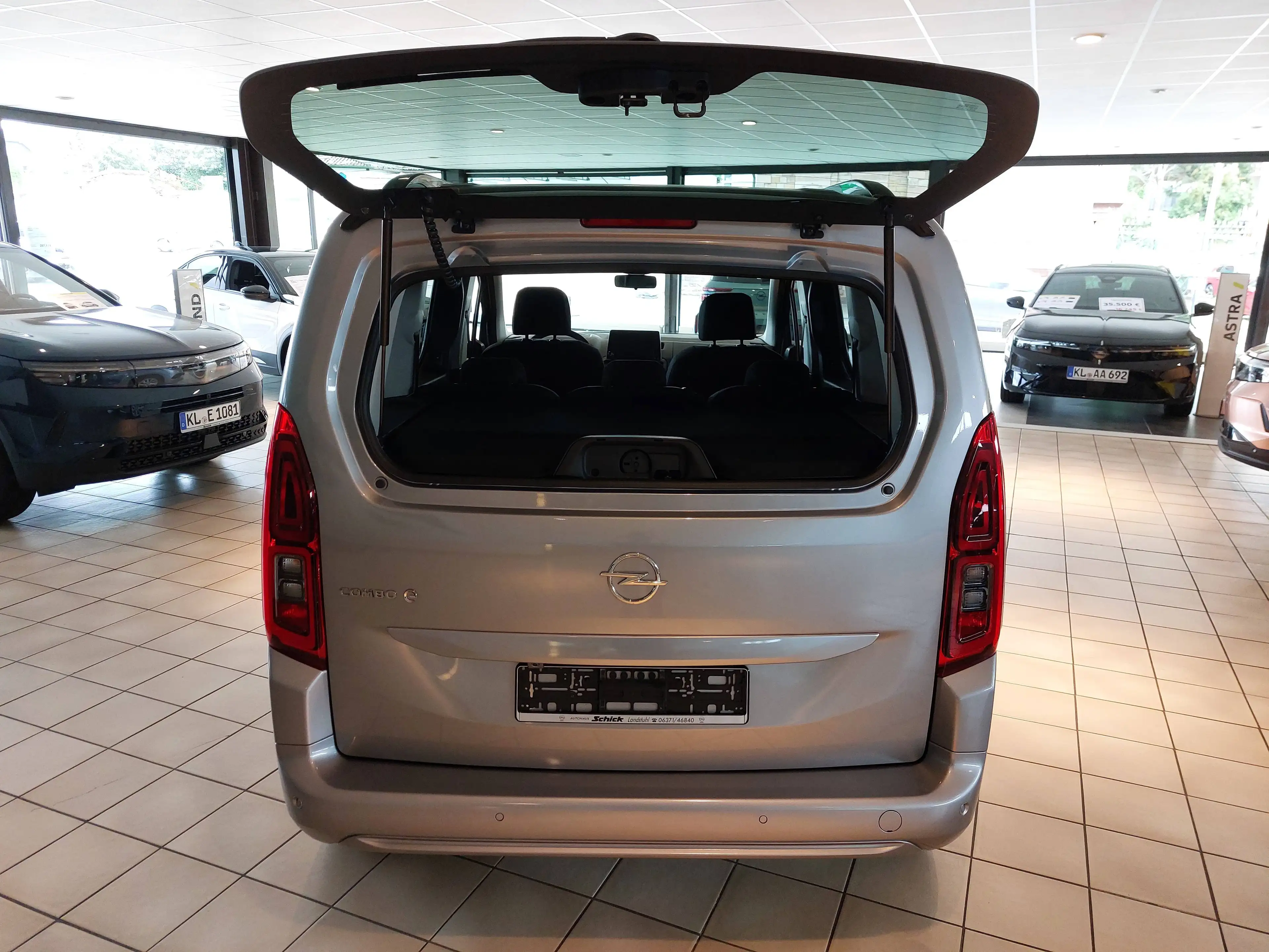 Opel Combo Life - e Ultimate — photo 8