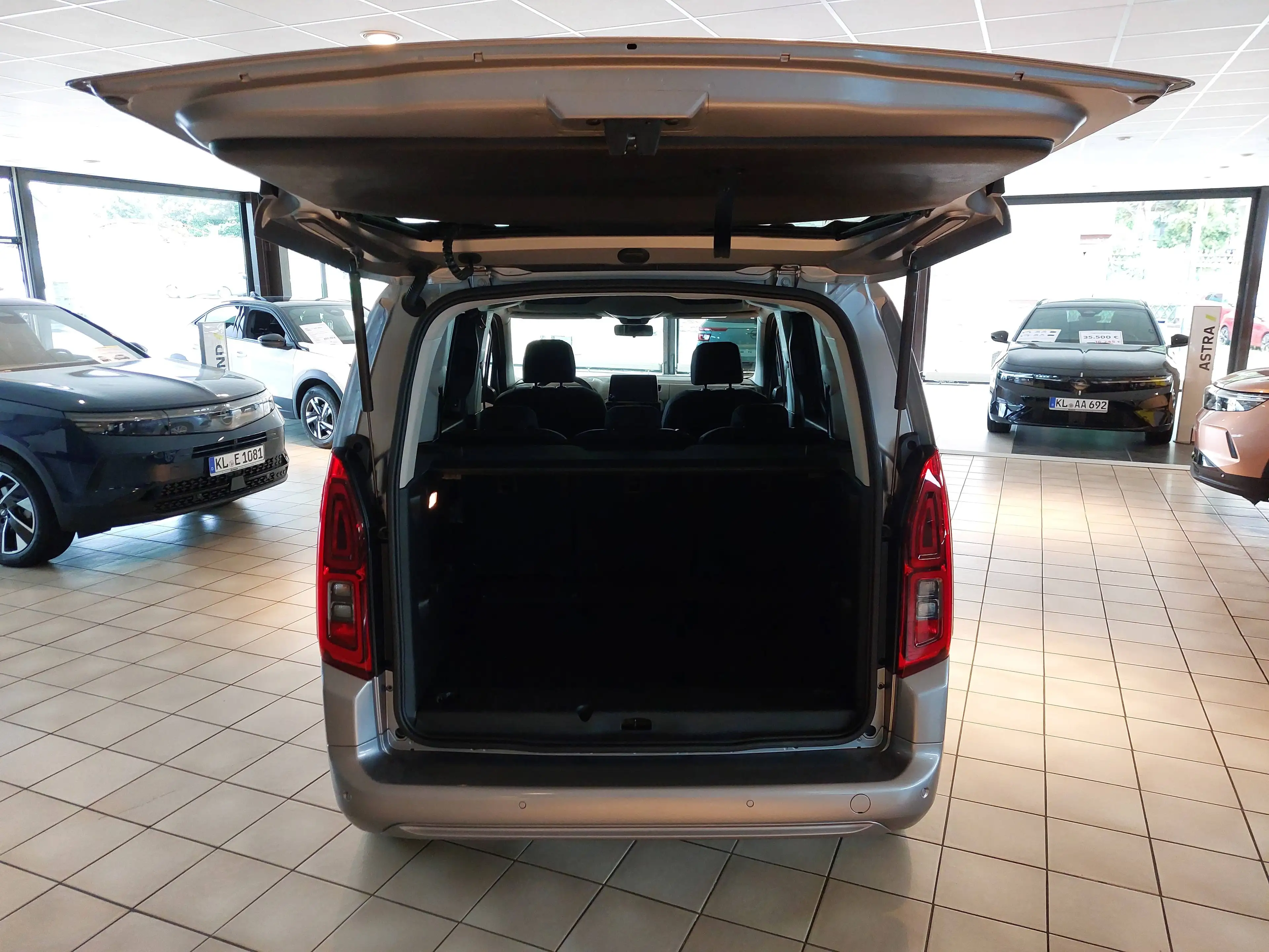 Opel Combo Life - e Ultimate — photo 9