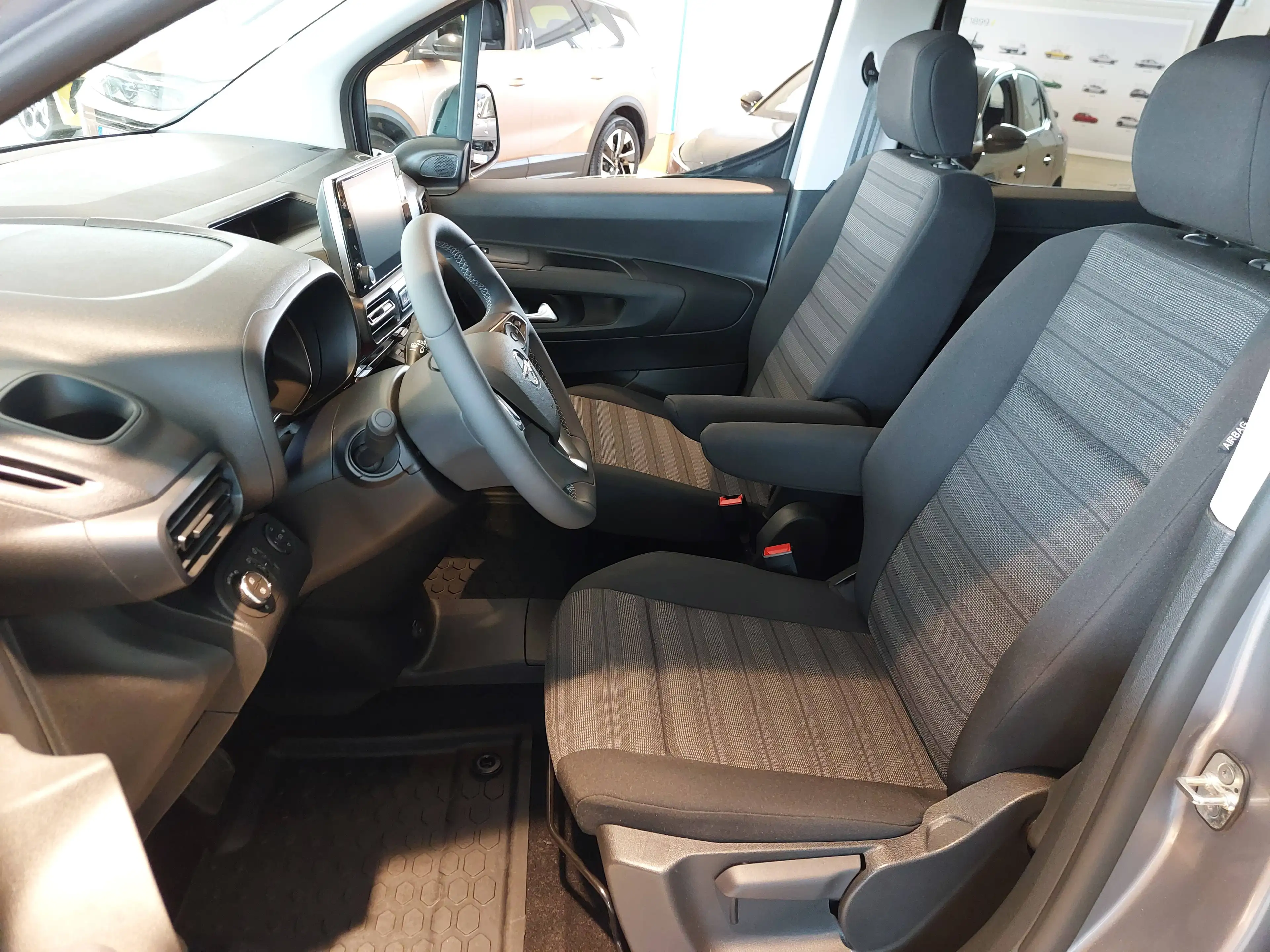 Opel Combo Life - e Ultimate — photo 11
