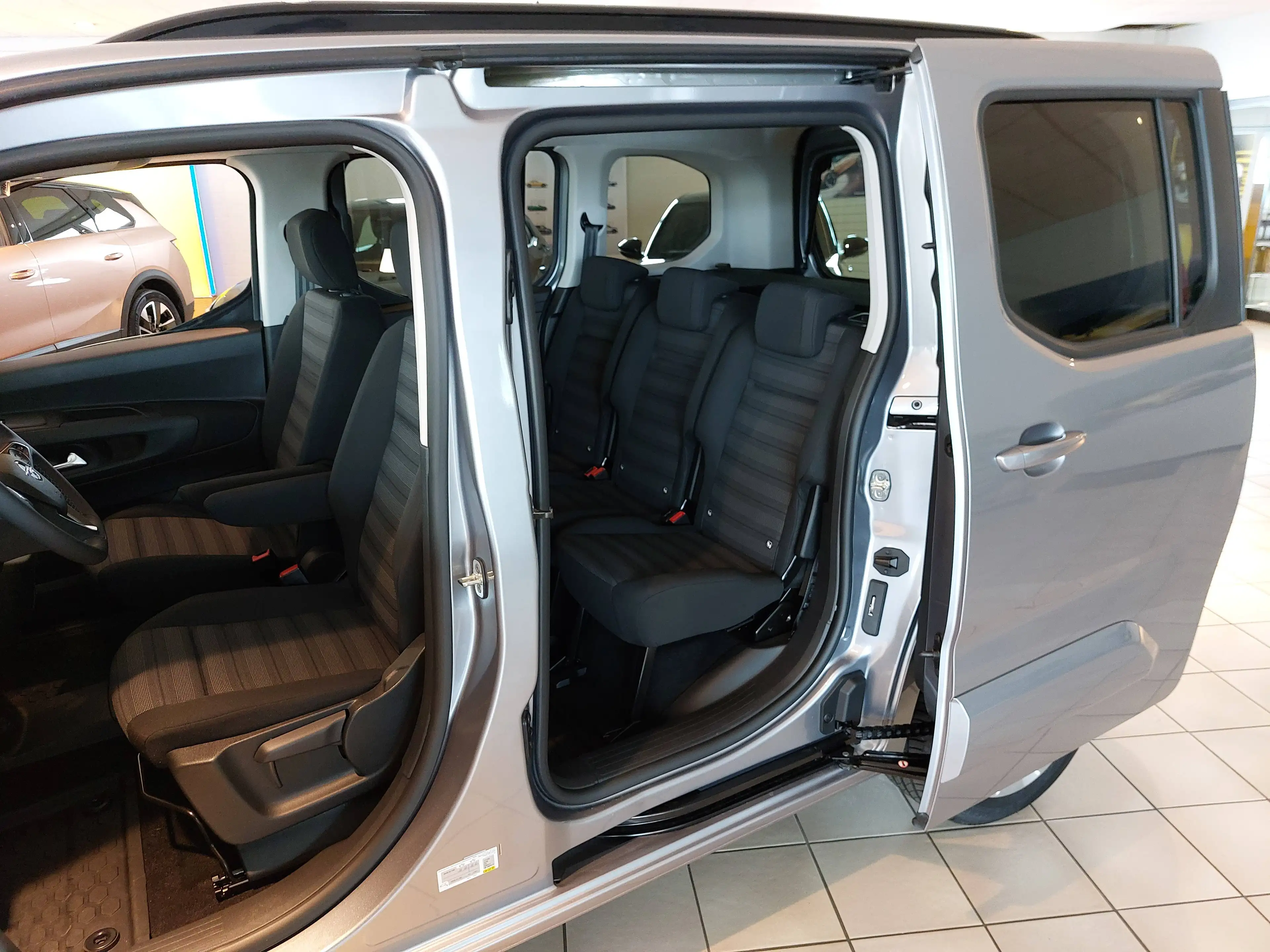Opel Combo Life - e Ultimate — photo 13