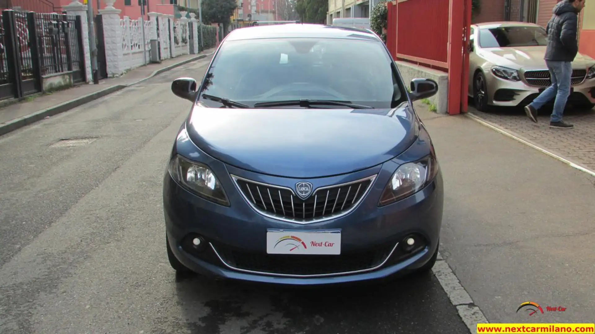 Lancia Ypsilon 1.0 FireFly 5 porte S&S Hybrid Gold Blu/Azzurro - 2