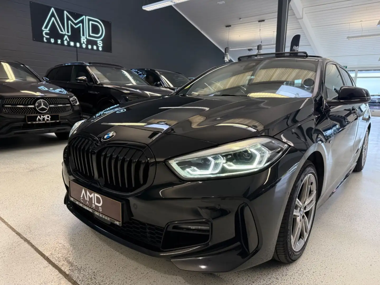BMW 118 d M Sport*PANO*LED*MEMORY*LEDER Noir - 1