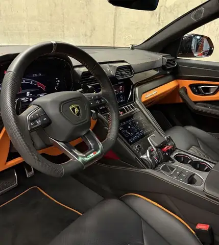 Lamborghini Urus view 15