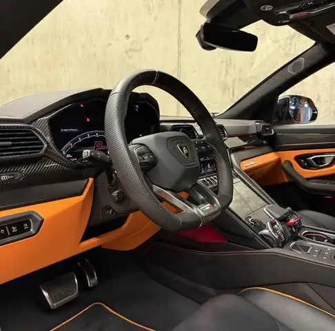 Lamborghini Urus view 14