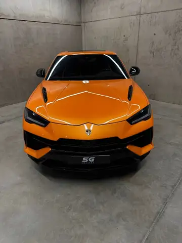 Lamborghini Urus view 2