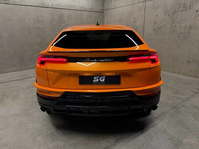 Lamborghini Urus view 8