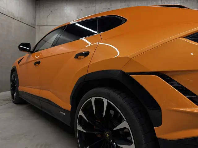 Lamborghini Urus view 11