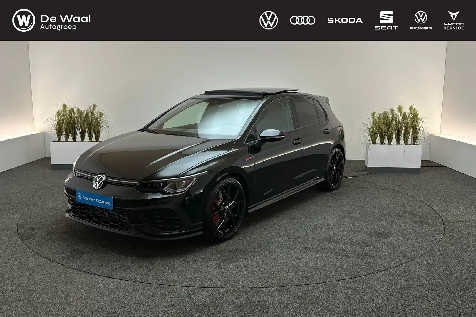 Volkswagen Golf GTI Clubsport 2.0 TSI 300pk DSG | Panoramadak, 19" LM Zwart - 1