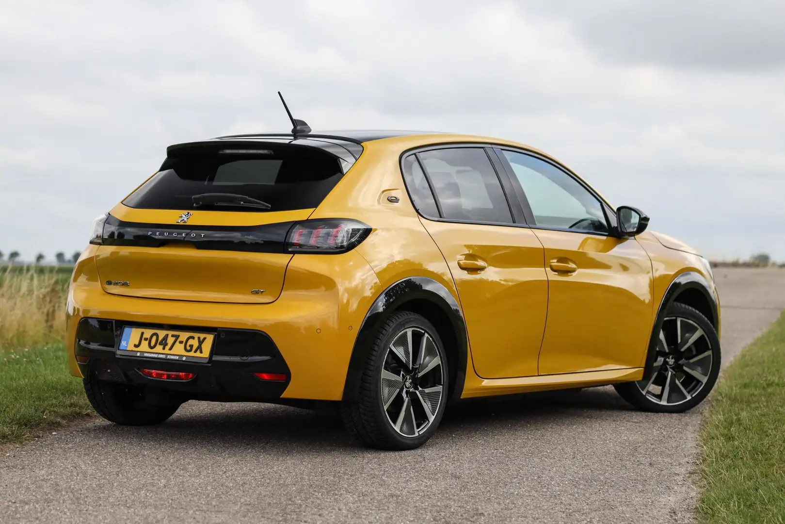Peugeot e-208 EV GT 350 50 kWh 3 Fase ✅ LED ✅ ACC ✅ Leder Жовтий - 2