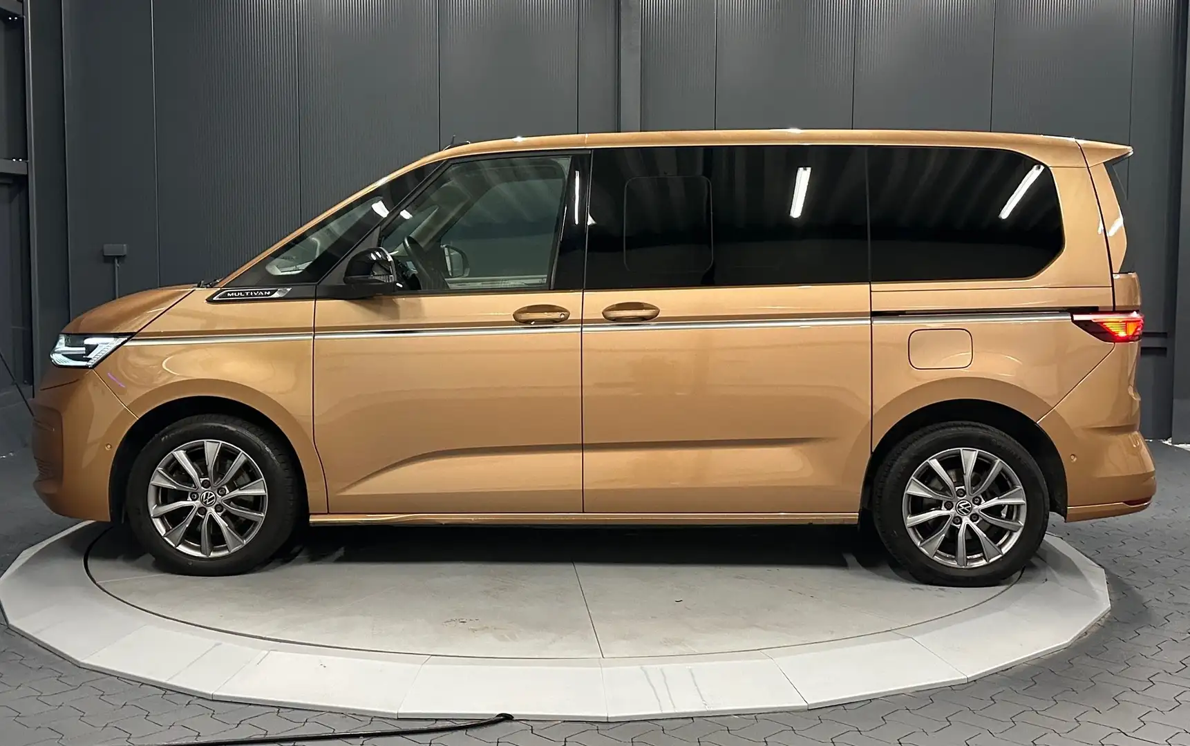 Volkswagen T7 Multivan Style *18Zoll*Standhzg*EasyOpen*AHK*Traveller*KAME Bronce - 2