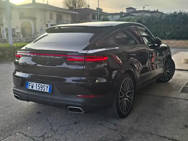 Porsche Cayenne view 12