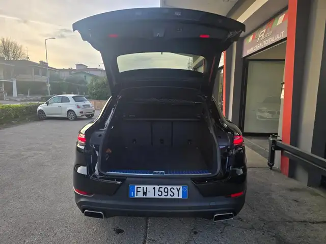 Porsche Cayenne view 11