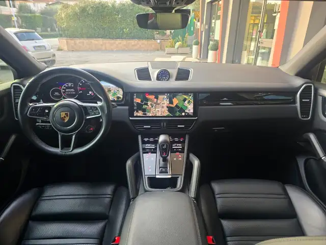 Porsche Cayenne view 4