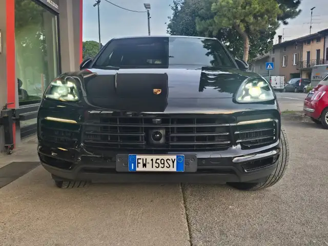 Porsche Cayenne view 15