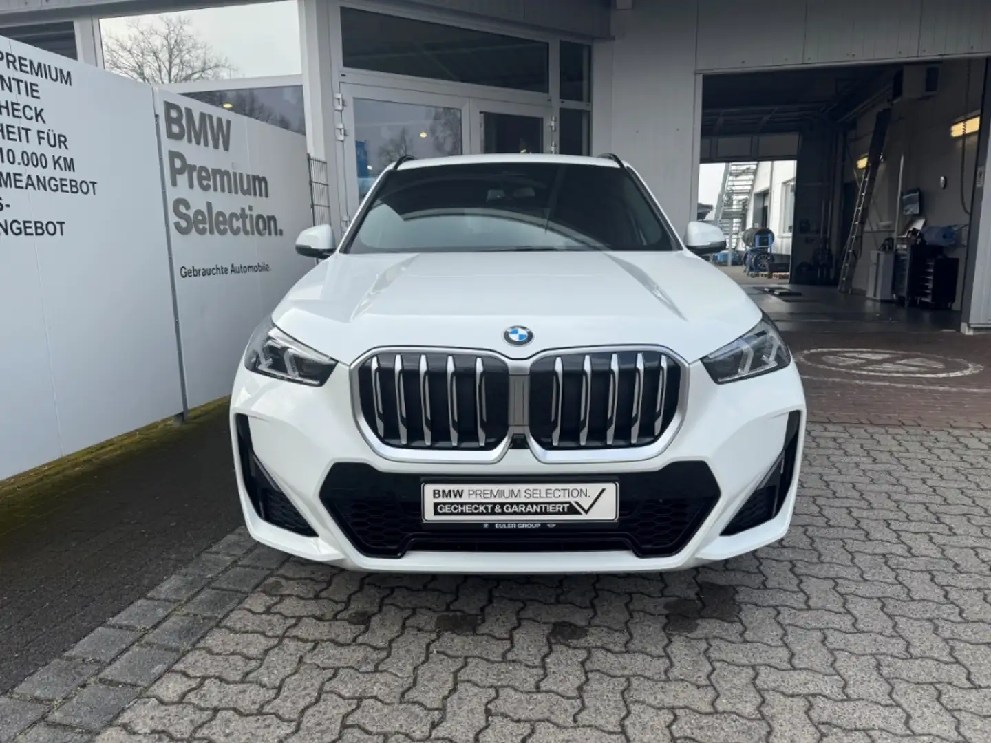 BMW X1 sDrive18iA M Sport 18'' AHK Pano HUD ParkAss+ LCPr Weiß - 2