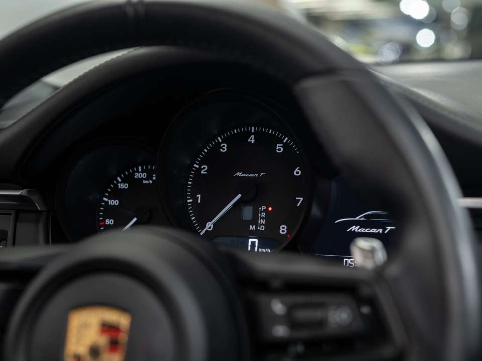 2024 Porsche Macan T thumb 39