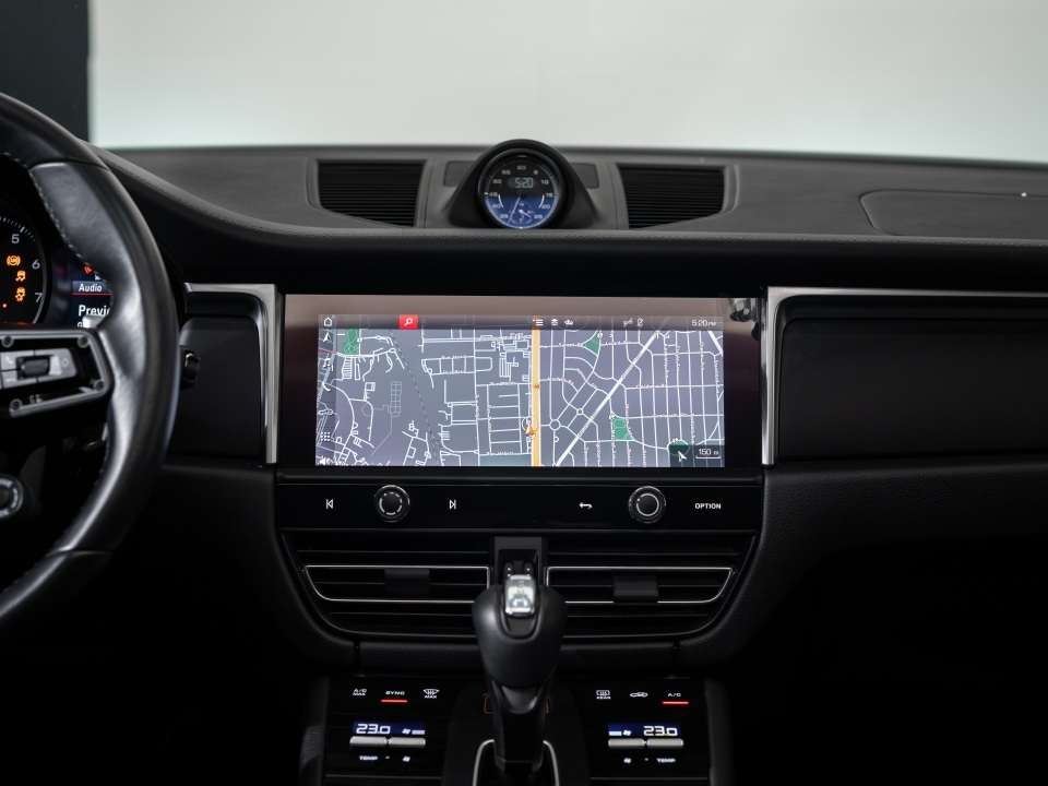 2024 Porsche Macan T thumb 25