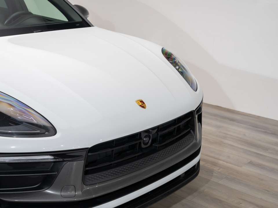 2024 Porsche Macan T alt 3