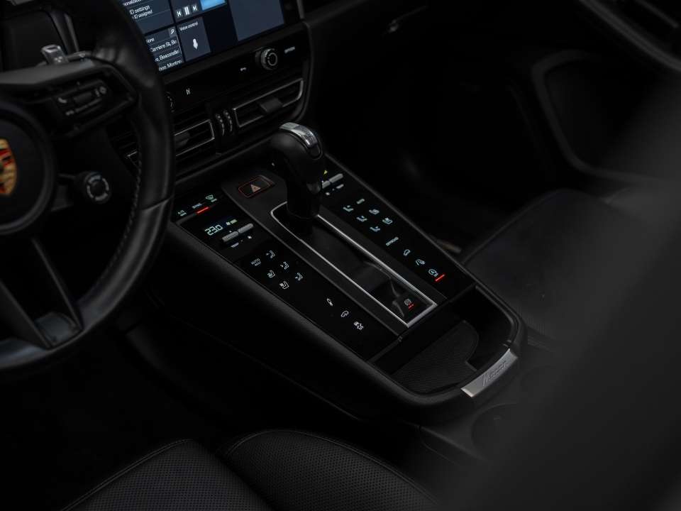 2024 Porsche Macan T thumb 20